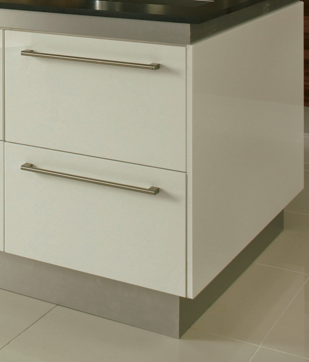 Base unit end panel outlet
